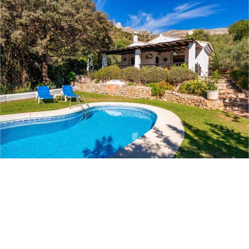 Beautiful home in Alora with WiFi, Private swimming pool and 2 Bedrooms