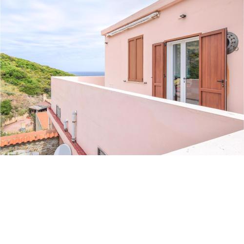 Beautiful home in Argentiera with 3 Bedrooms and WiFi