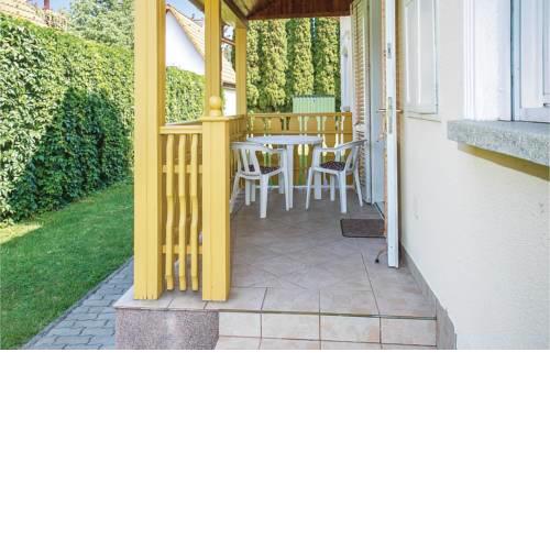 Beautiful home in Balatonmáriafürdö w/ 2 Bedrooms