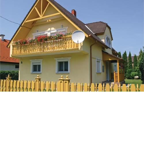 Beautiful home in Balatonmáriafürdö w/ 2 Bedrooms