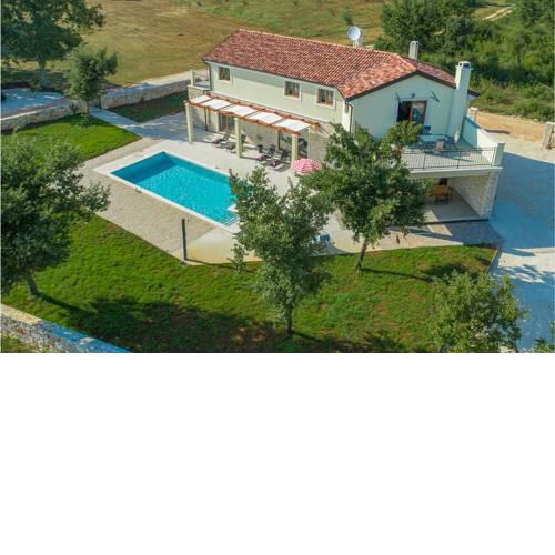 Beautiful home in Bale w/ Outdoor swimming pool and 4 Bedrooms
