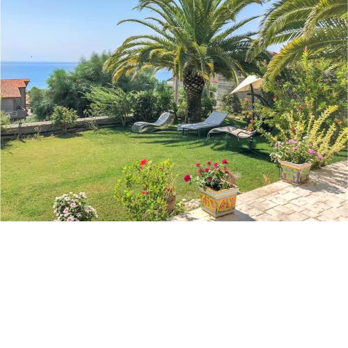 Beautiful home in Brancaleone with WiFi and 5 Bedrooms