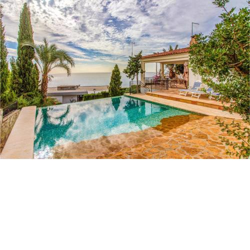 Beautiful home in Campello with Outdoor swimming pool, WiFi and 5 Bedrooms