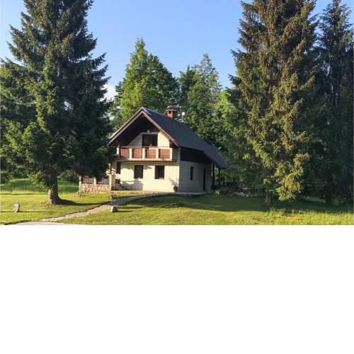 Beautiful home in Crni Vrh nad Idrijo w/ WiFi and 3 Bedrooms