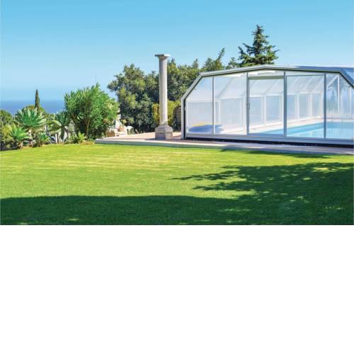 Beautiful home in Estepona with Outdoor swimming pool, WiFi and 5 Bedrooms