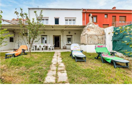 Beautiful home in Fisterra with WiFi and 7 Bedrooms