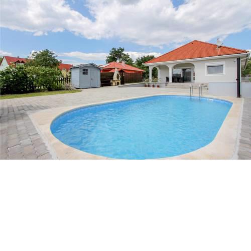 Beautiful home in Gyenesdiás w/ Outdoor swimming pool and 3 Bedrooms