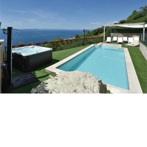 Beautiful home in Jesenice w/ Outdoor swimming pool, Jacuzzi and 4 Bedrooms