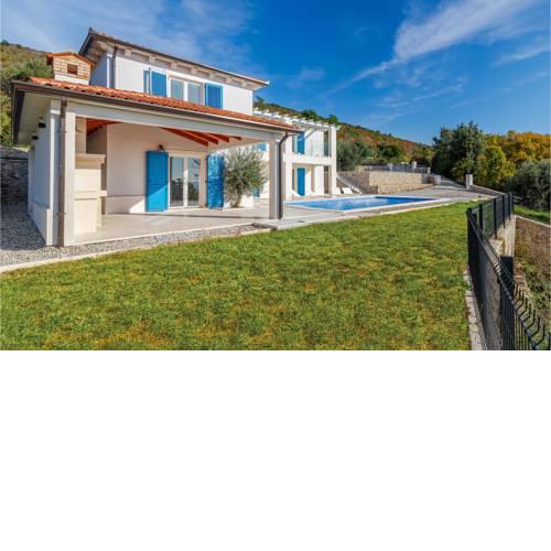 Beautiful home in Koromacno w/ Outdoor swimming pool, Jacuzzi and 4 Bedrooms
