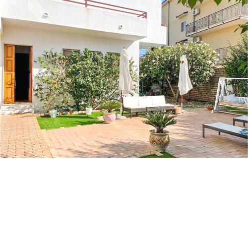 Beautiful Home In Lazzaro With 7 Bedrooms