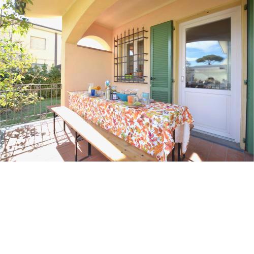 Beautiful home in Lido di Camaiore with 4 Bedrooms