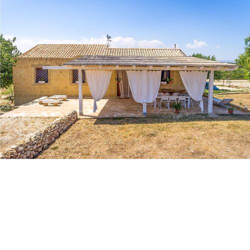 Beautiful Home In Noto With Wifi And 3 Bedrooms