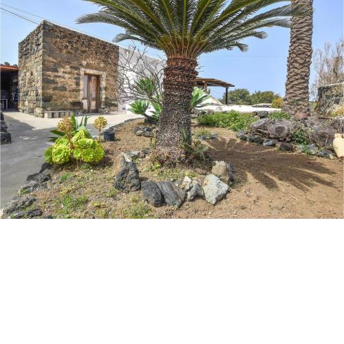 Beautiful Home In Pantelleria With 2 Bedrooms