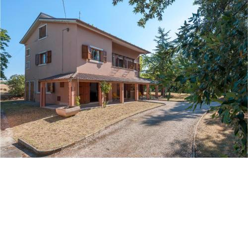 Beautiful home in Ponzano di Fermo with Jacuzzi, WiFi and 4 Bedrooms