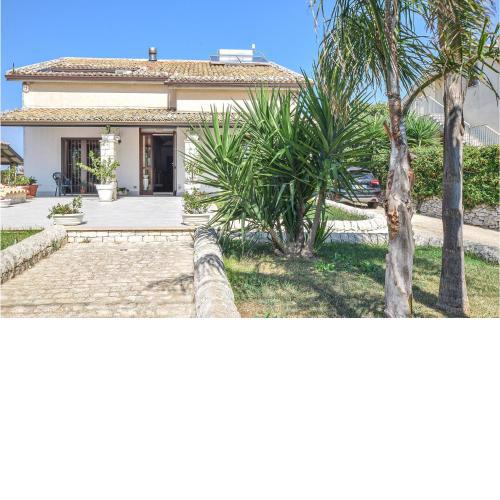 Beautiful home in Ragusa with 3 Bedrooms and WiFi