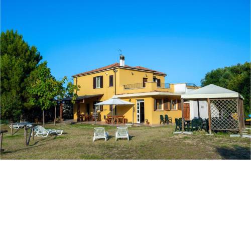 Beautiful home in Roseto degli Abruzzi with 5 Bedrooms and WiFi