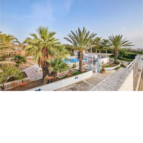 Beautiful home in Santa Croce Camerina with 3 Bedrooms, WiFi and Outdoor swimming pool