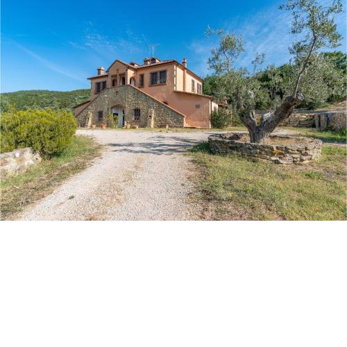 Beautiful home in Sassetta LI with 6 Bedrooms and Outdoor swimming pool