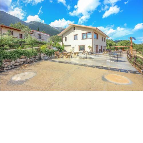 Beautiful home in Senerchia with Outdoor swimming pool, Jacuzzi and 6 Bedrooms