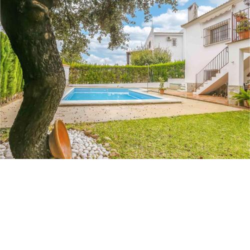 Beautiful home in Sevilla with Outdoor swimming pool, WiFi and 3 Bedrooms