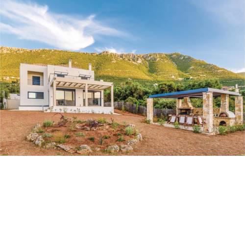 Beautiful home in Skorponeria Politeia w/ 8 Bedrooms