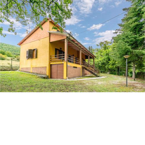Beautiful home in S,Lorenzo al l,Fiastra with 3 Bedrooms and WiFi