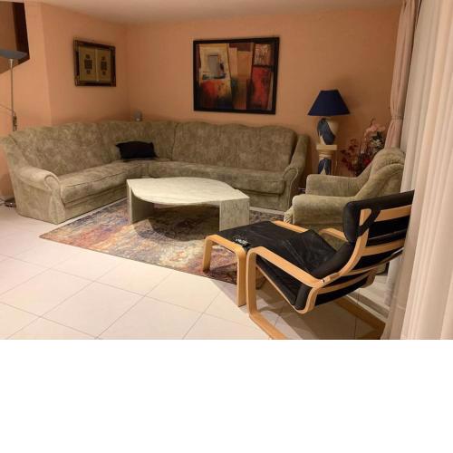 Beautiful house with free parking on premise
