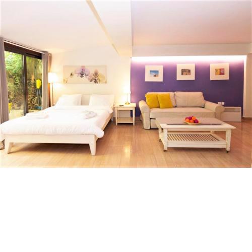 Beautiful house with private garden in Voula