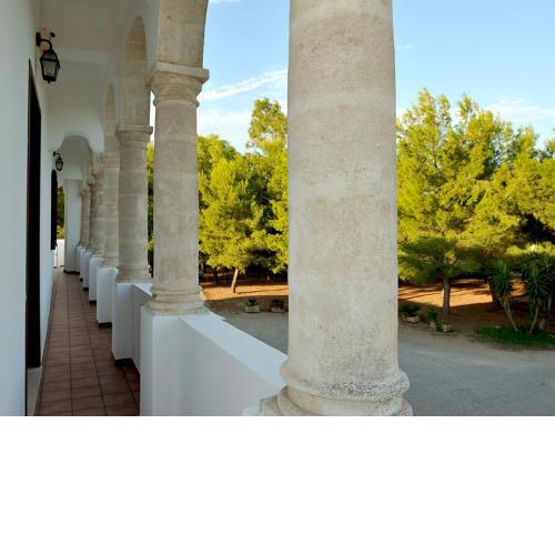 Beautiful Mansion in Torricella with Swimming Pool