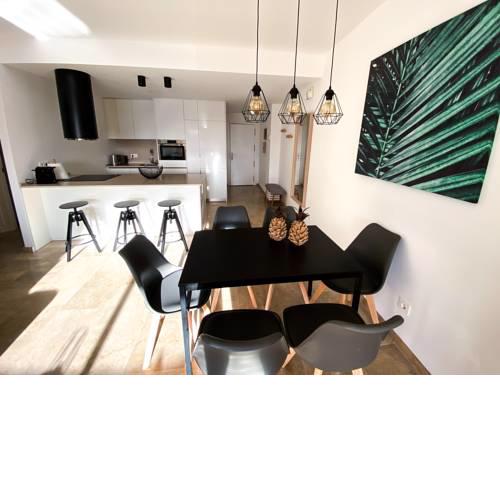 Beautiful New Apartment with Sea View