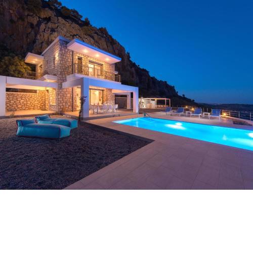 Beautiful new luxury villa with infinity pool, outside kitchen and sea view