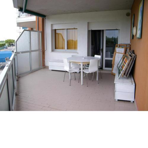 Beautiful one bedroom apartment facing the sea