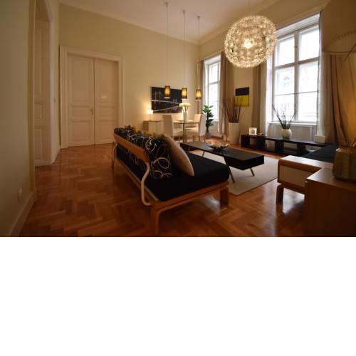 Beautiful Opera 3 bedroom 3 ensuite bathrooms