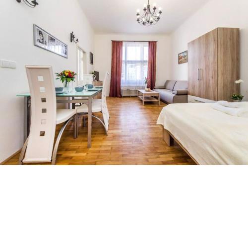 Beautiful & peaceful apartment with cute balcony