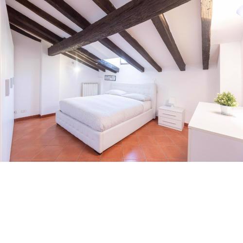 Beautiful penthouse in city center with balcony