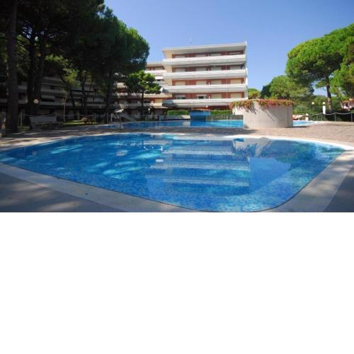Beautiful residence with garden and swimming pool by Beahost Rentals