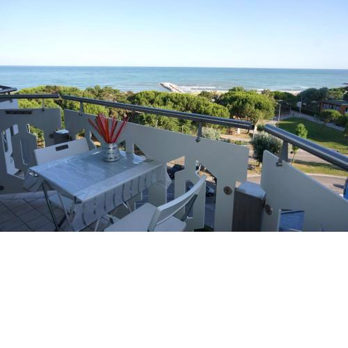 Beautiful Sea Front Apartment With Swimming Pool