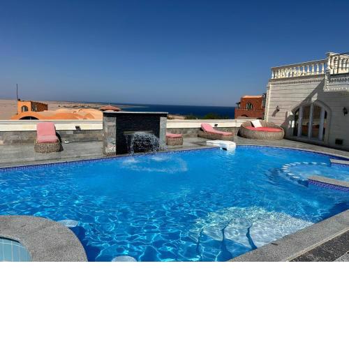 Beautiful secluded apartment with pool