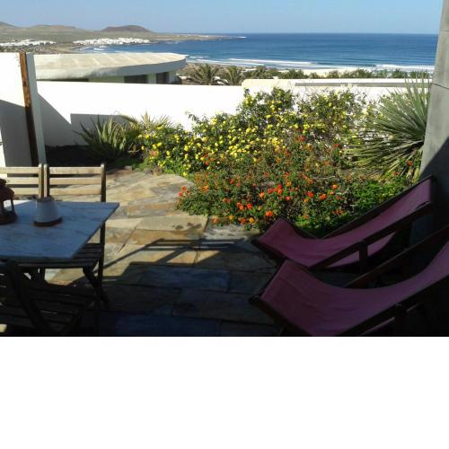 Beautiful small bungalow, amazing views and garden