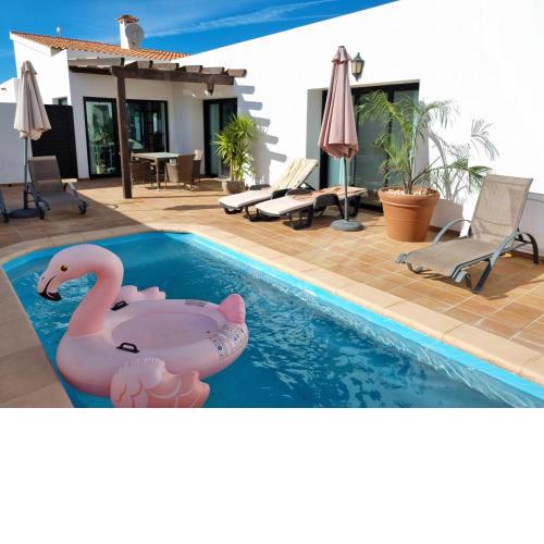 Beautiful spacious villa with heated pool and fast WiFi Lajares