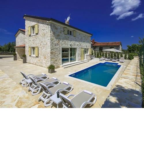 Beautiful Stone Villa with Swimming Pool near Sea in Porec