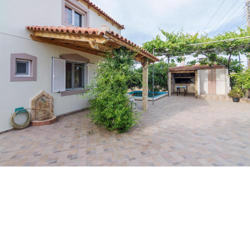 Beautiful Two Bedroom House in Analipsi_Spacious Patio