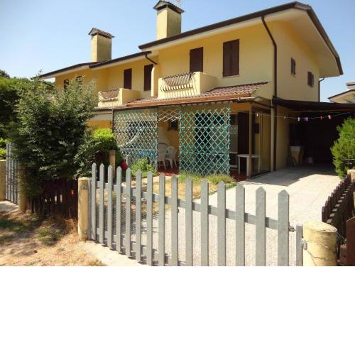 Beautiful Villa For six People-pool-tv-ac