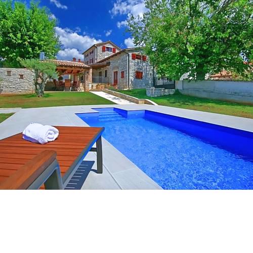 Beautiful Villa in Dracevac with Swimming Pool