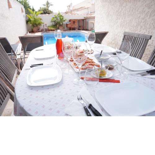 Beautiful Villa in L'Alfas del Pi with Jacuzzi
