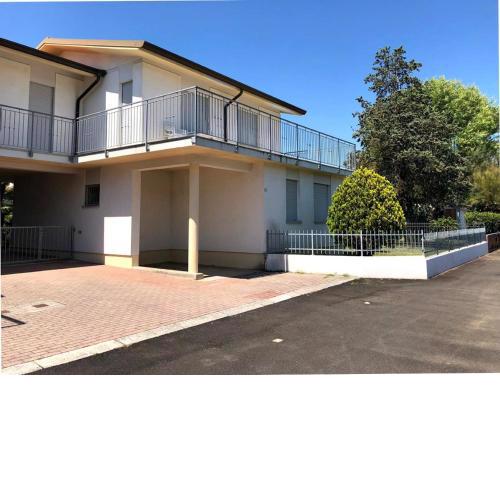 Beautiful villa with garden for 6 people