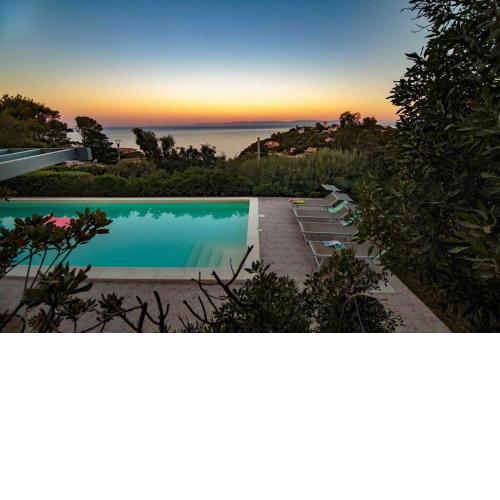 Beautiful villa with pool & breathtaking sea views