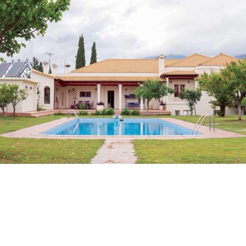 Beautiful villa with private garden and pool