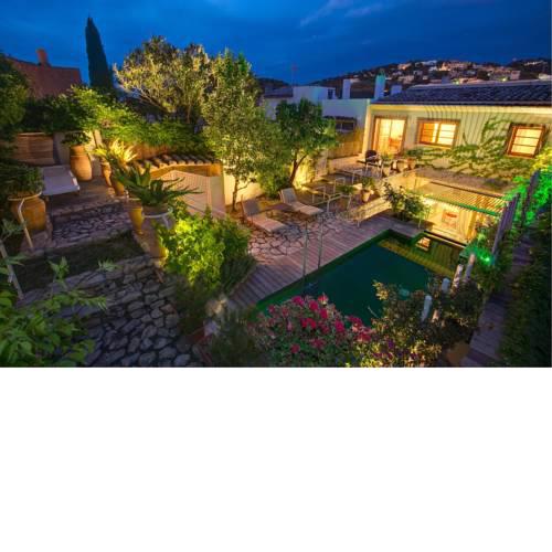 Begur Villa Sleeps 6 Pool WiFi