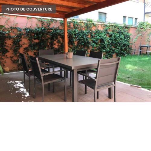 Bella e nuova villa con giardino a 2 passi dal centro